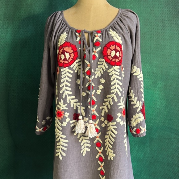 Embroidered tunic from Angel Heart Boutique - Picture 2 of 8